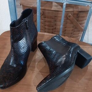 Ecco Black Ankle Boots with Chunky Heel and Pointed Toe
